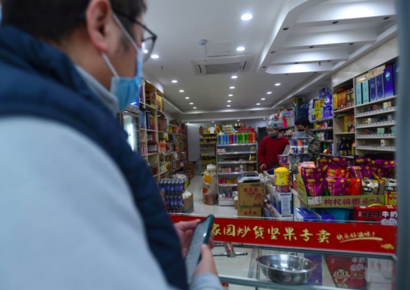 Coronavirus: Locked-in Wuhan residents adapt to find food