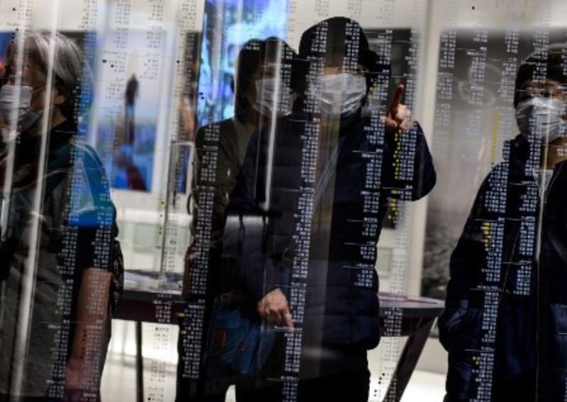 Japan reports 2 more virus-linked deaths, urges public events cancelled