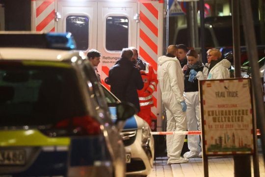 Huge manhunt after at least 8 killed in Germany shootings