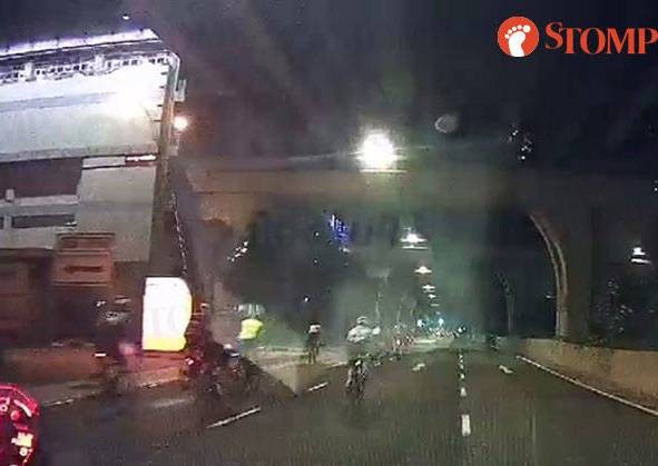 Group of over 20 cyclists act like kings of the road near Tanjong Pagar