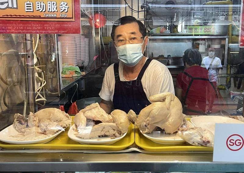 Owner of Tiong Bahru Wah Yuen Porridge dies, son says running the stall was his 'connection to the community and his friends'