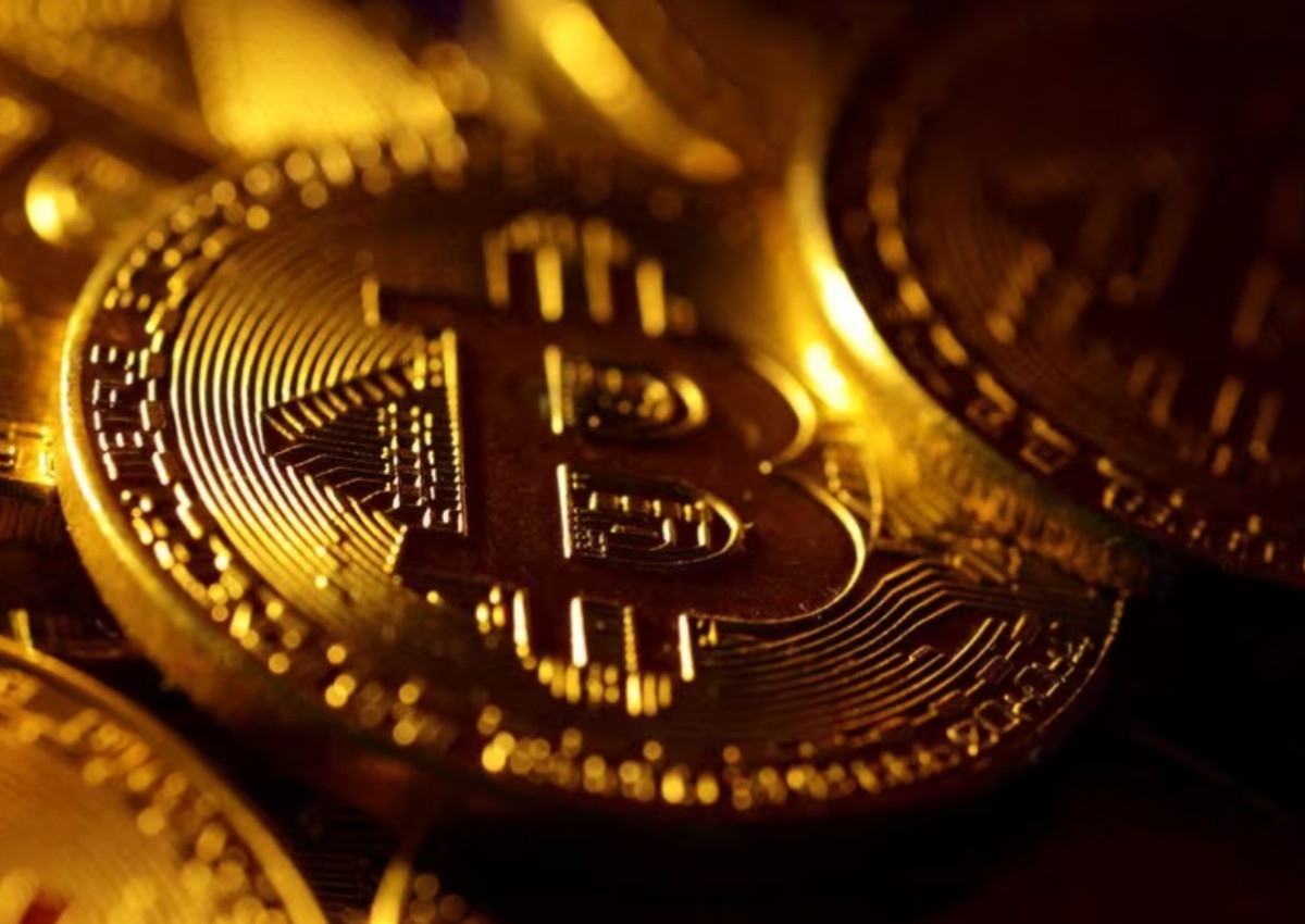 Bitcoin breaks $76k as big buyers circle