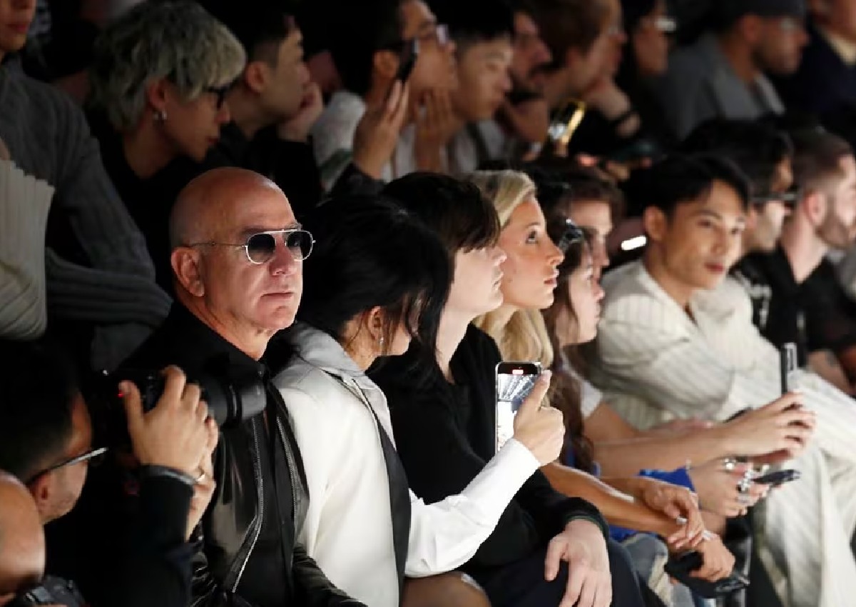 Jeff Bezos sells roughly $2.6 billion of Amazon shares