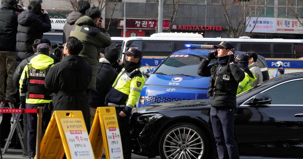 South Korea's ex-defence minister calls protesters who stormed court 'patriots'