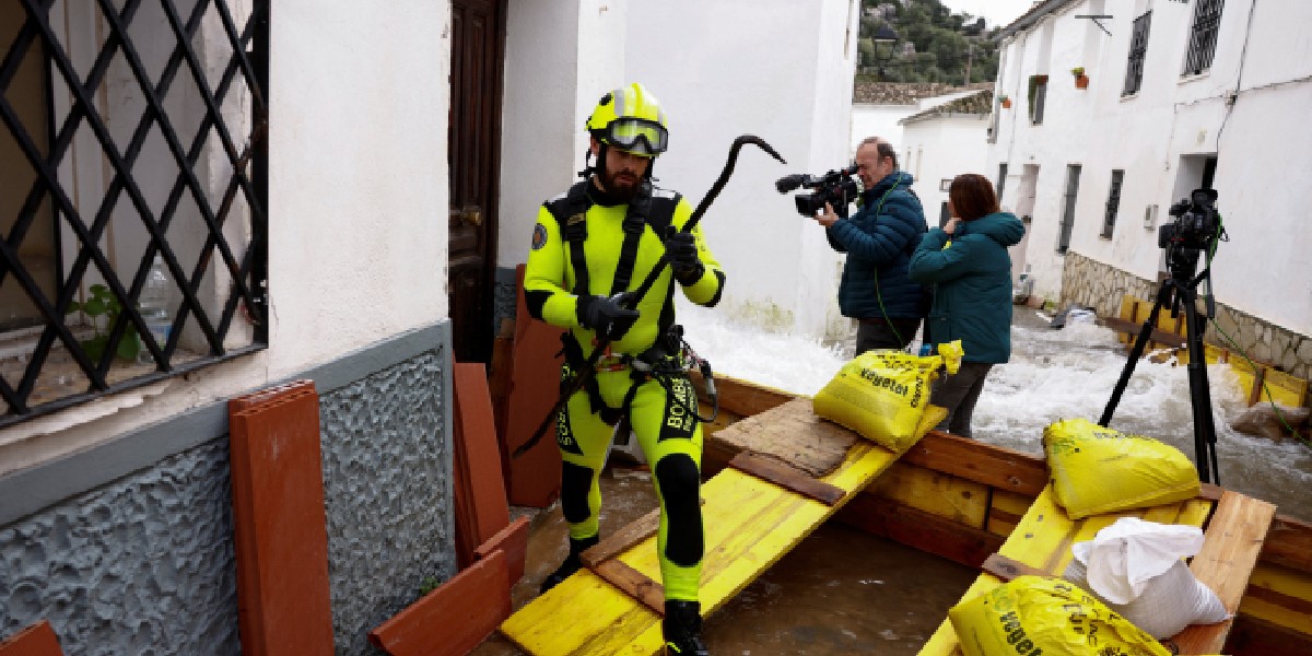 Spain approves $10 billion in aid for storm-battered regions