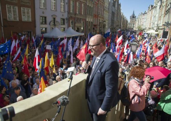 Polish mayor stabbed at Gdansk fundraiser