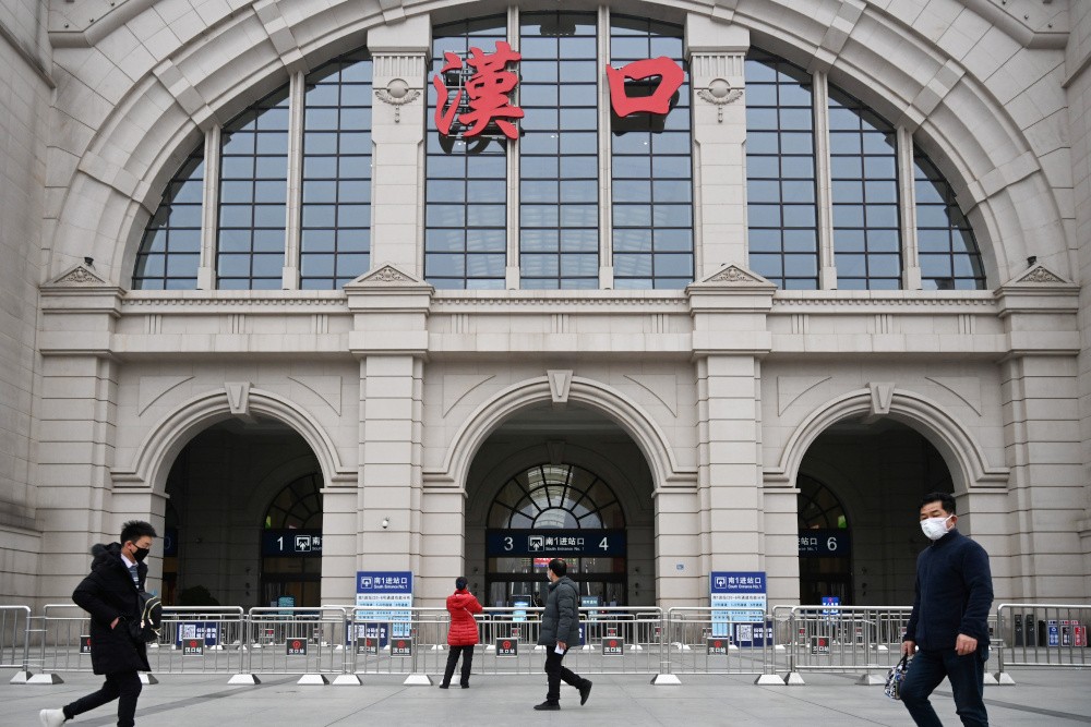 Gloomy holiday for hunkered-down China as virus toll jumps