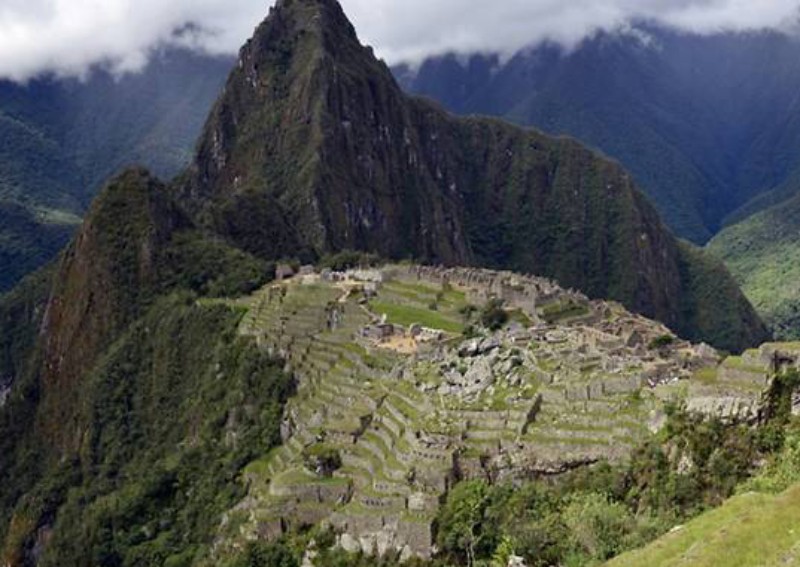 6 tourists arrested after faeces found in sacred Machu Picchu area