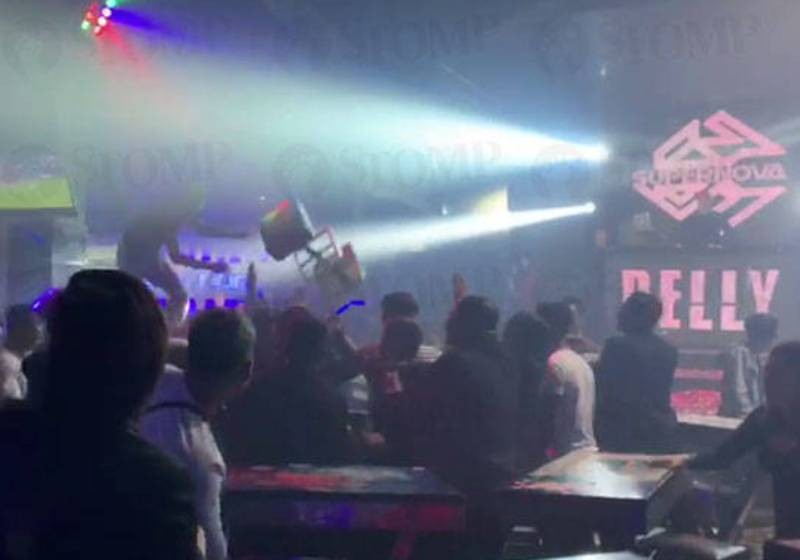 Riot breaks out at Clarke Quay club, man taken to hospital