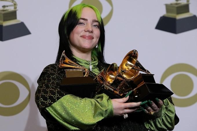 Billie Eilish dominates Grammys as music world mourns Kobe Bryant