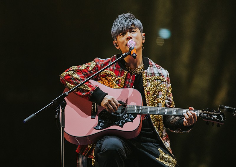 Jay Chou encourages fans at his concert to 'stalk' his Instagram, promises them a meal if they find him in Singapore