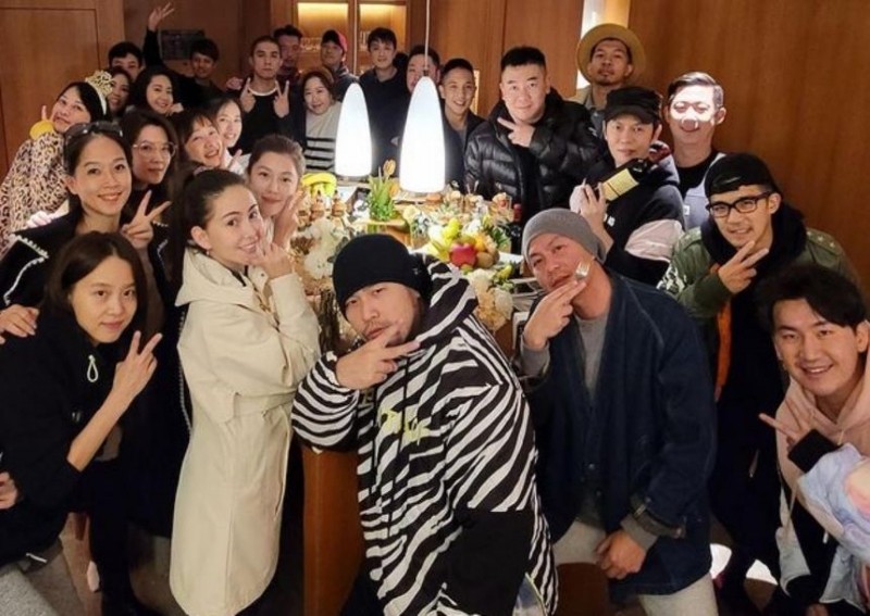 Is Hannah Quinlivan pregnant? Jay Chou appears to have doctored photo of wife's belly