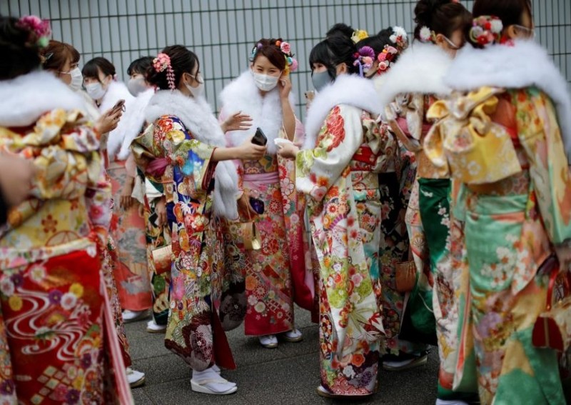 Young Japanese celebrate Coming of Age Day under Covid's shadow