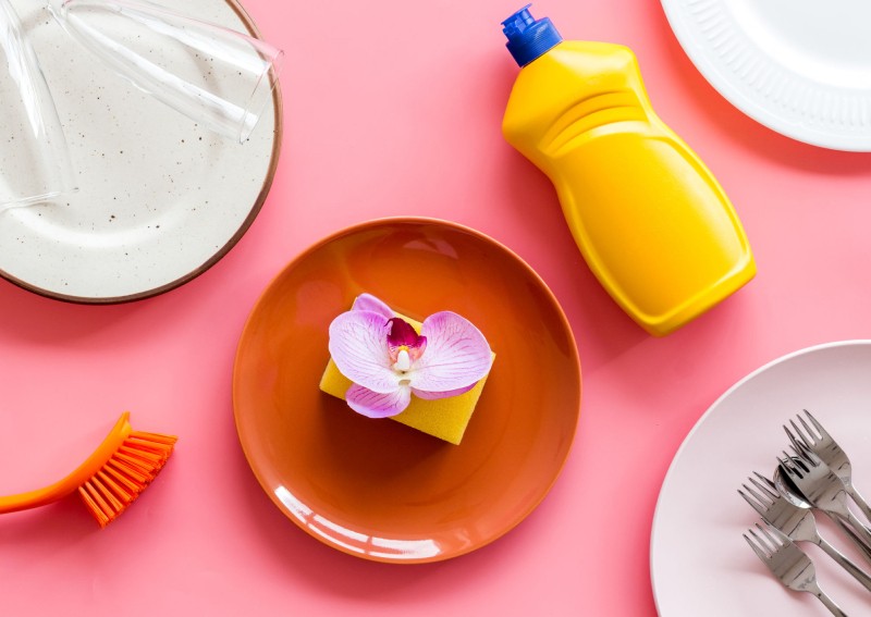 5 things you didn't know you could clean with dish detergent