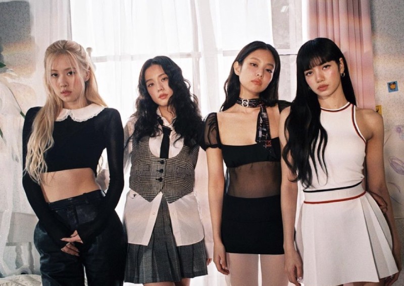 Blackpink's bodyguards request to check diners' phones after candid photos taken at Hong Kong restaurant