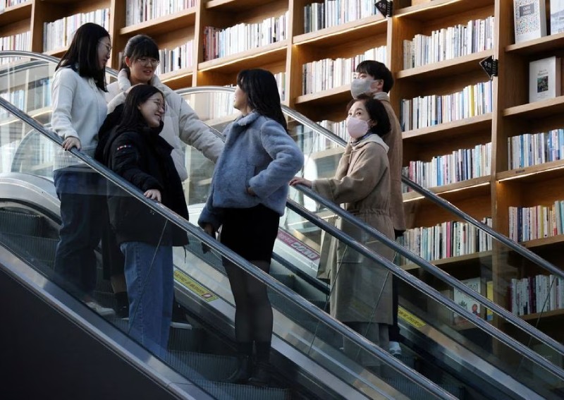 South Korea drops indoor anti-Covid mask mandate, infection fears linger