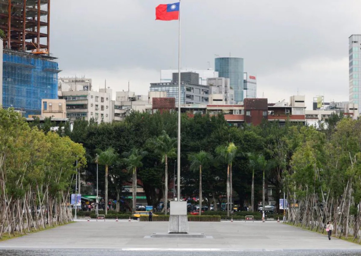 Taiwan spots Chinese balloons over island near major air base