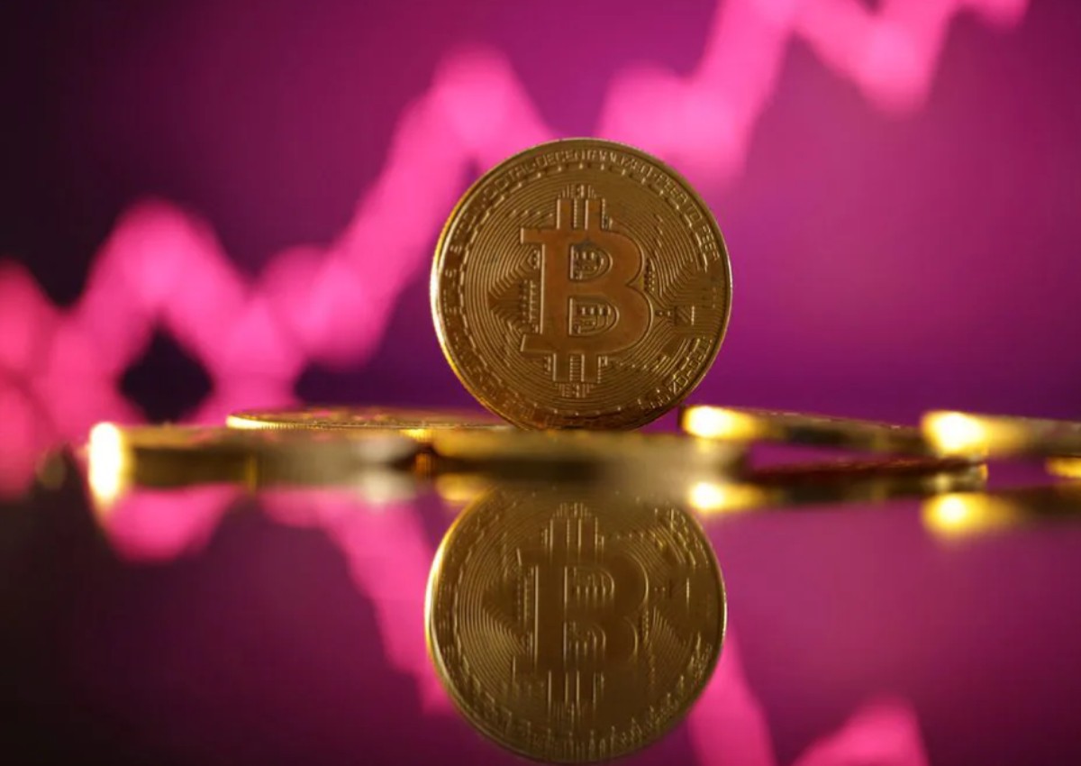 Bitcoin falls to $53k, lowest level since Bitcoin ETF launch