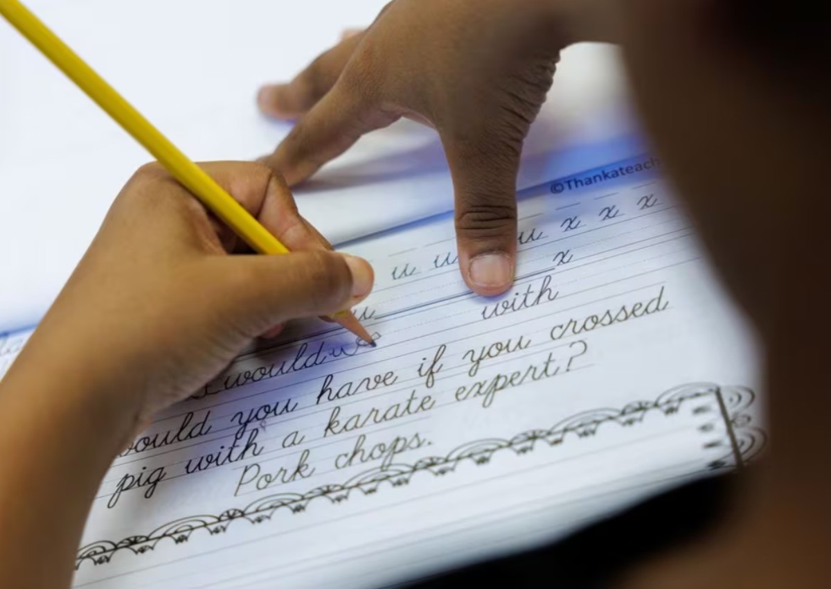Shunned in computer age, cursive makes a comeback in California