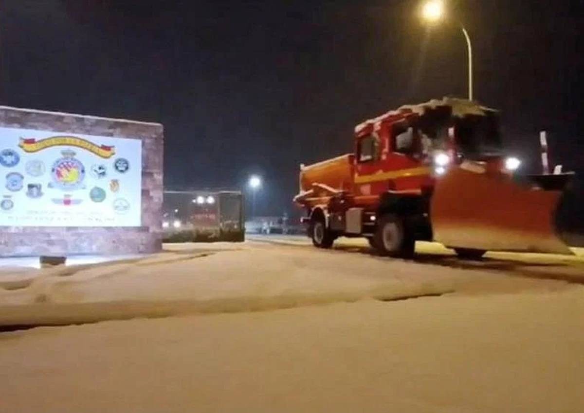 Army called in to rescue about 600 Spanish motorists stuck in snow