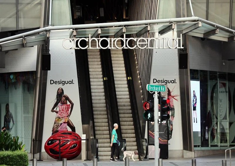 5 people suffer knife wounds at Orchard Central on New Year's Day