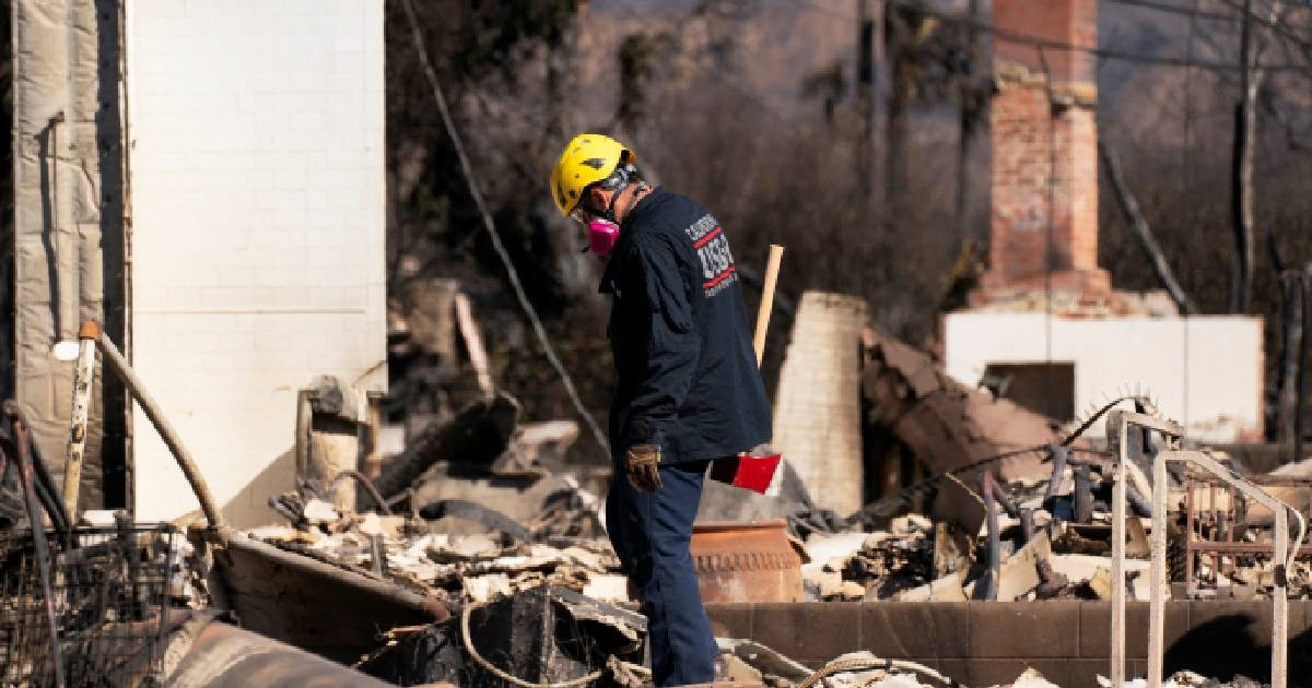 Los Angeles firefighters hold the line despite extreme conditions