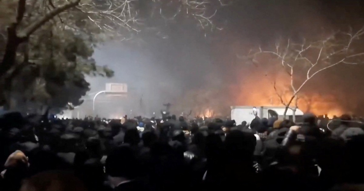 Deaths from Iran protests reach more than 500, rights group says