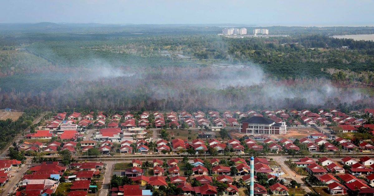 'Smoke hasn't reached Singapore's airspace': Johor deputy fire chief on Kota Tinggi peatland blaze