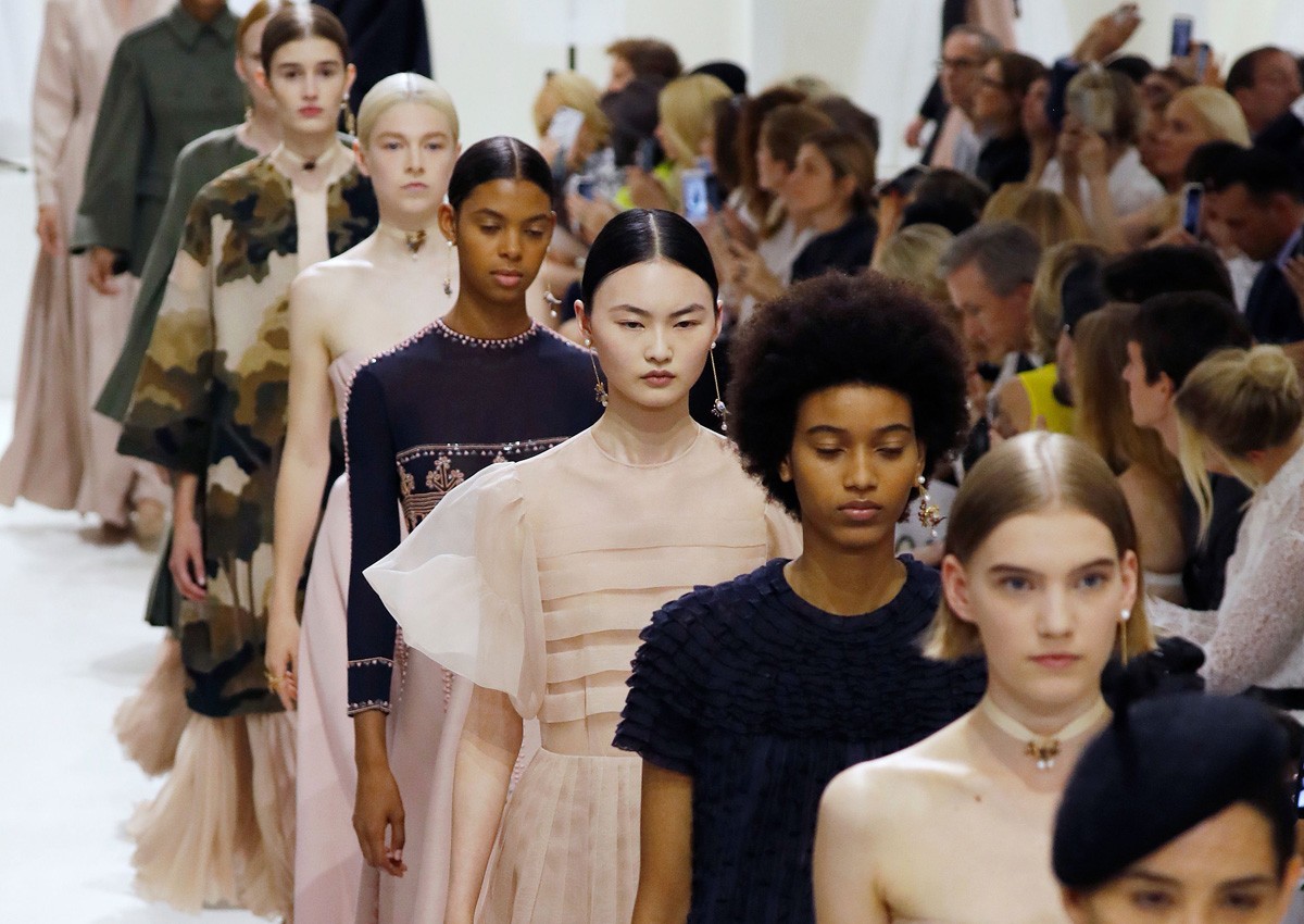 Dior bans Instagram bling at Paris haute couture week