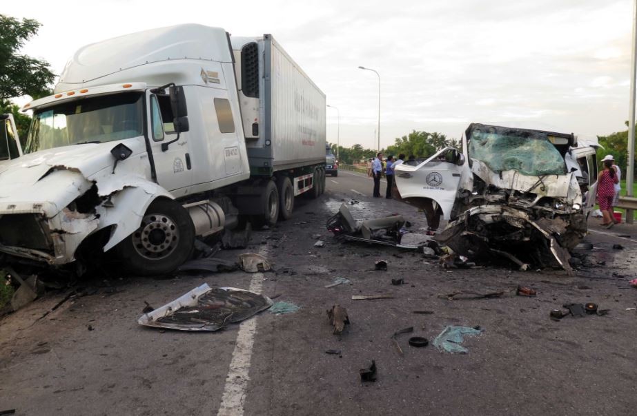 Groom and 13 others killed in Vietnam wedding party car crash