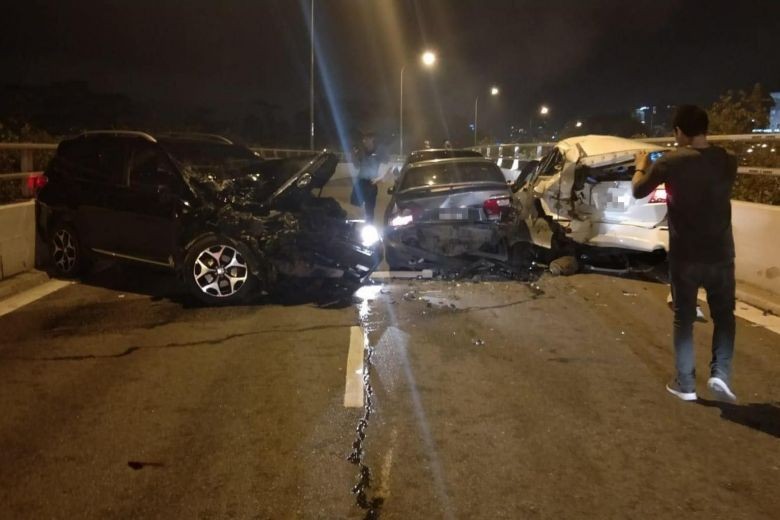 2 men injured in chain collision at Woodlands checkpoint 