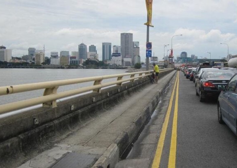 Singaporean teen forced to walk home on Causeway after being denied entry at JB checkpoint