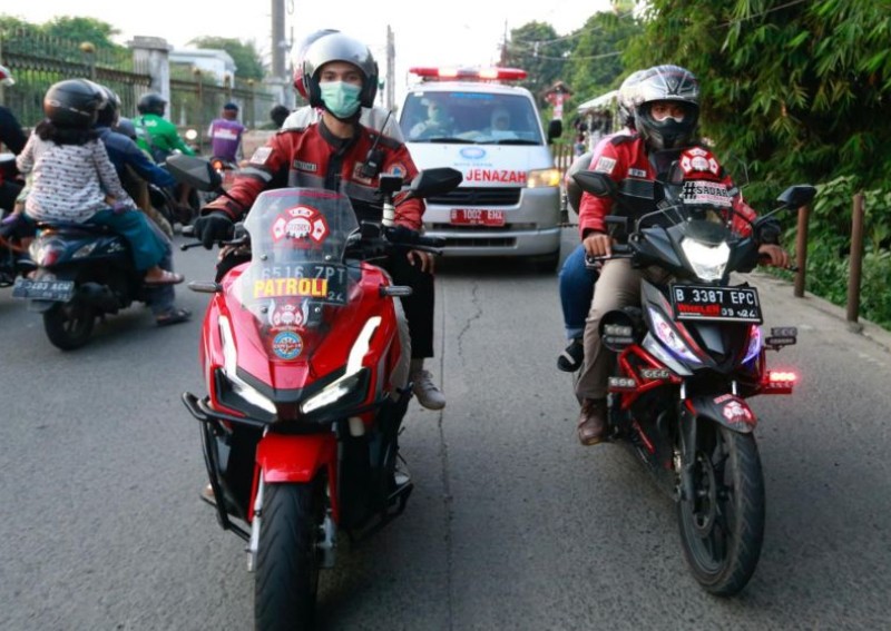 'Call of duty': Indonesian bikers brave Covid-19 surge to escort ambulances