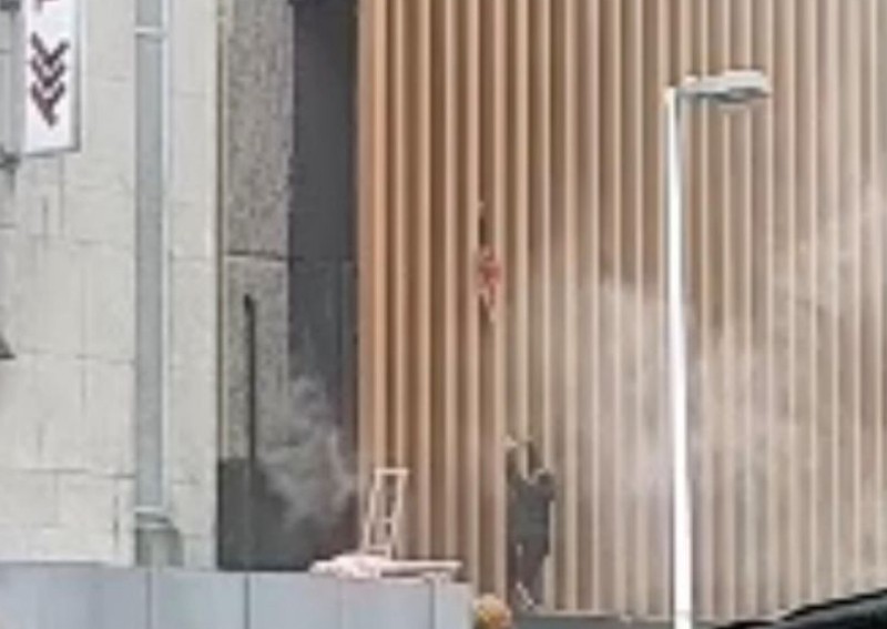 South African mother throws baby to safety from burning building