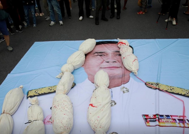 Thais protest govt handling of coronavirus pandemic