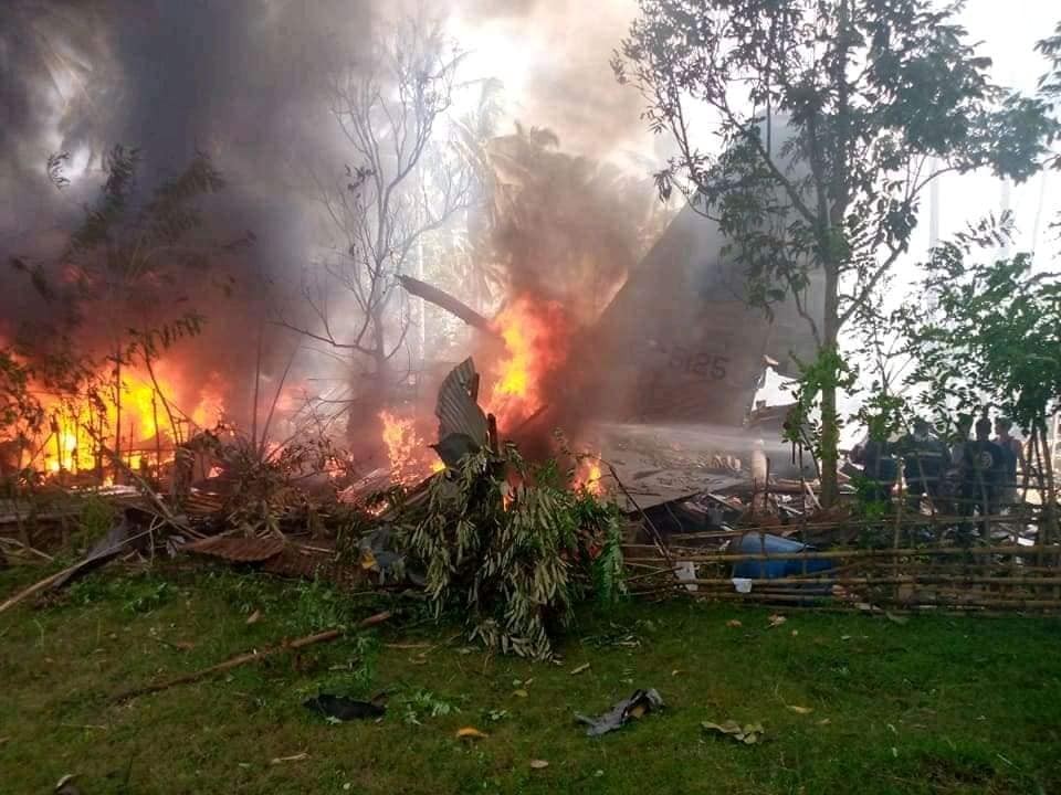 At least 17 killed in Philippines troop plane crash