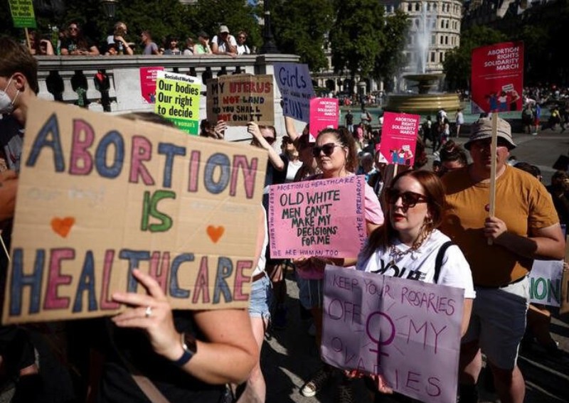 US health dept says doctors must offer abortion if mother's life is at risk