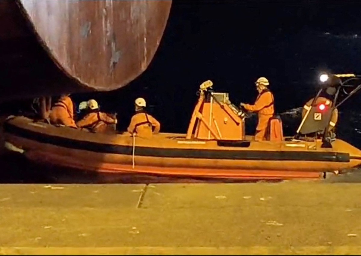 Spanish coastguard rescues 2 Nigerian migrants from ship's rudder