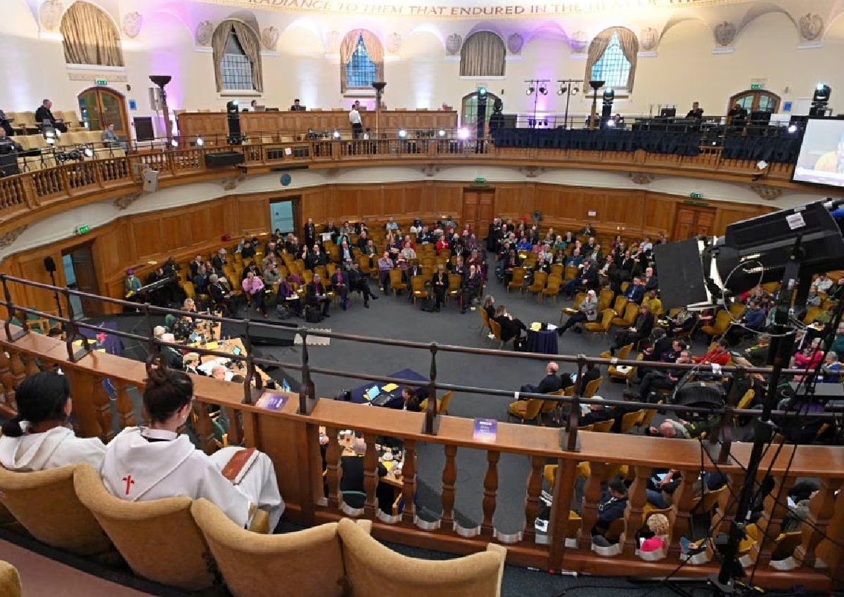 Church of England to draft pastoral guidance on same-sex couple blessings