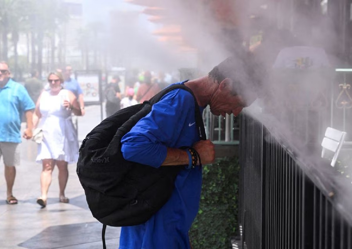 US hit by blazing heat, smoky air, tropical storm all at once