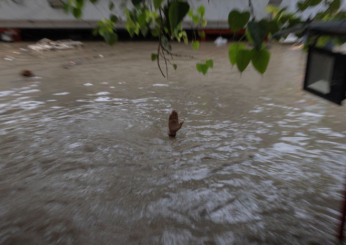 Indian capital faces drinking-water shortage as pumps flooded