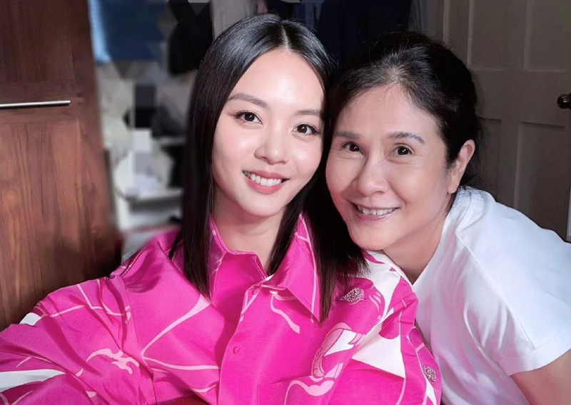 Chantalle Ng, 28, finally plans to move into own bedroom after sleeping with mum Lin Meijiao all her life