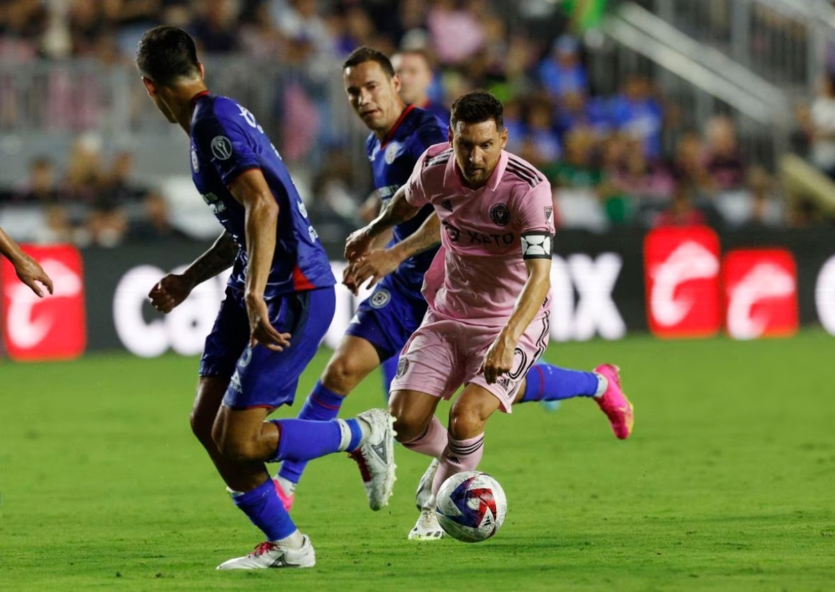 Messi scores stoppage-time winner in Inter Miami debut