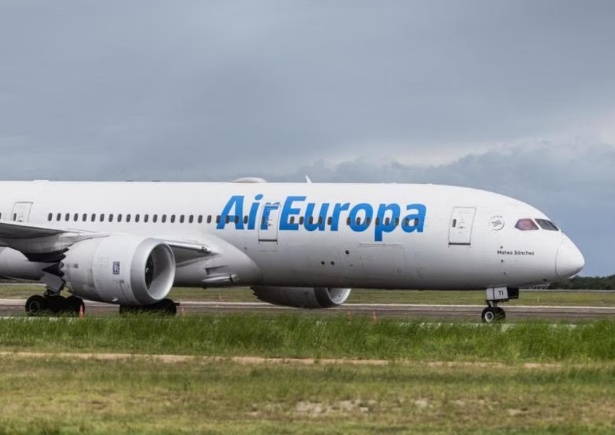 'We thought we're going to die': Passengers from Air Europa flight recount turbulence ordeal
