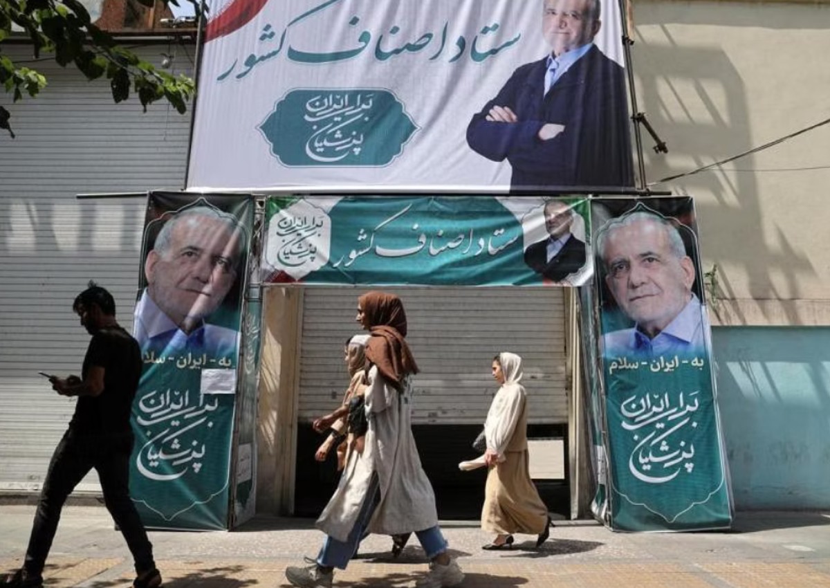 Iranians vote in run-off presidential election amid widespread apathy