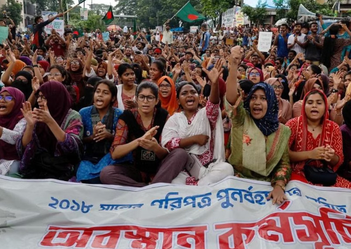 Bangladesh students clash in job quota protests, at least 100 injured