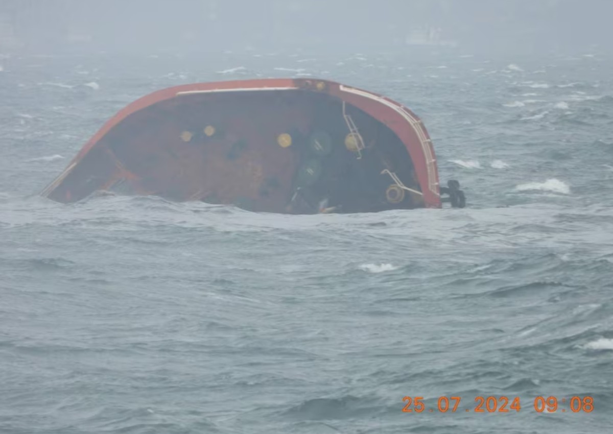 Oil spill threatens Philippines capital after tanker capsizes