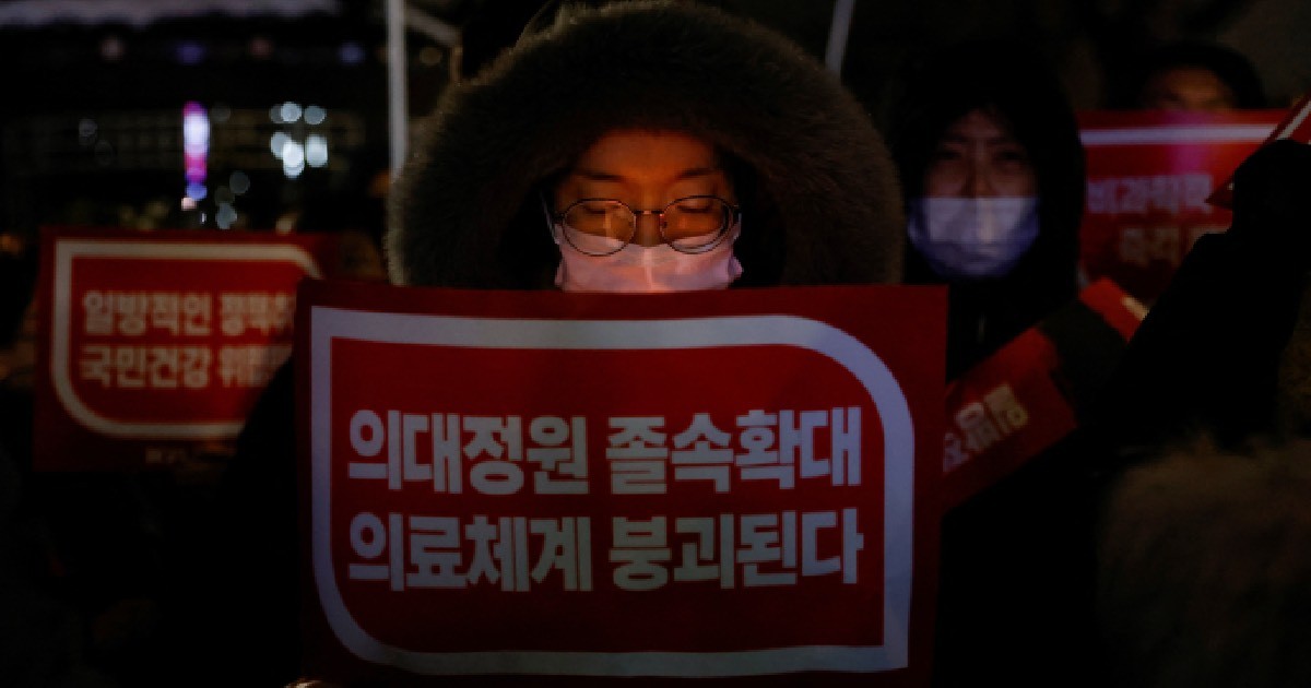South Korean medical students to return to school, urge education reforms