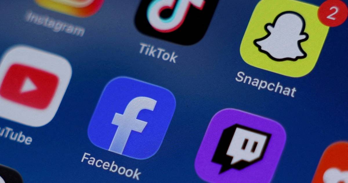 Vietnam proposes banning under-16s from posting on social media