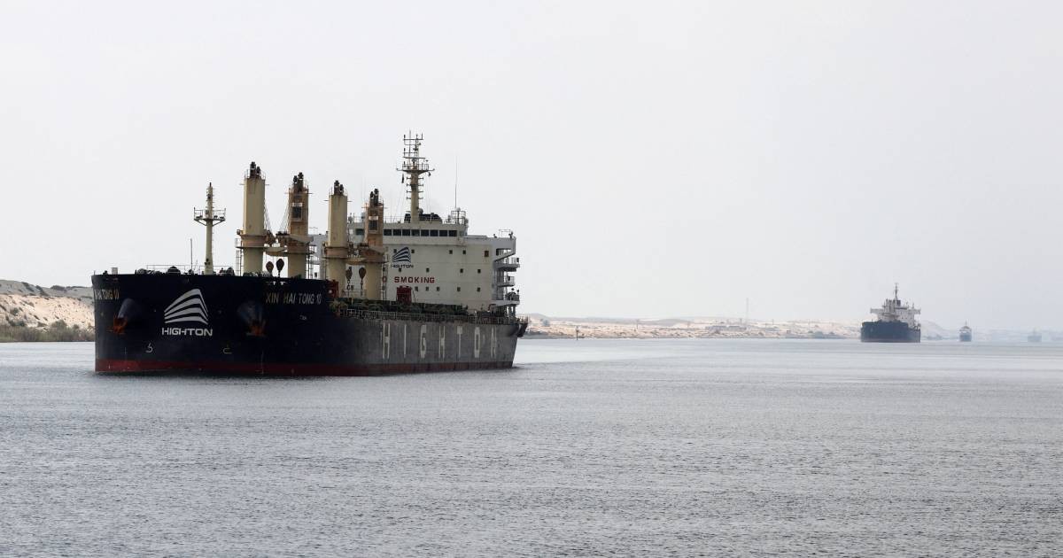Asian refiners look to Suez Canal to move Saudi oil amid Houthi shipping threats